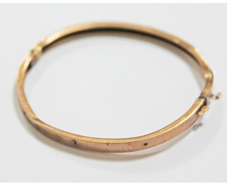 A hallmarked 9ct gold bangle, diam. 5cm, wt. 4.3g.