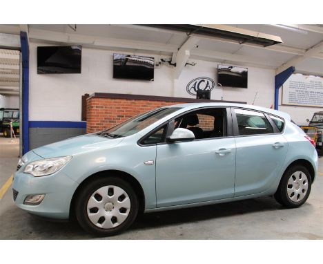 Make &amp; Model: Vauxhall Astra Exclusiv 113Date of Reg: AE10 LHXColour: Bluecc: 1598MoT: 14-11-2022Fuel Type: PETROLMileage