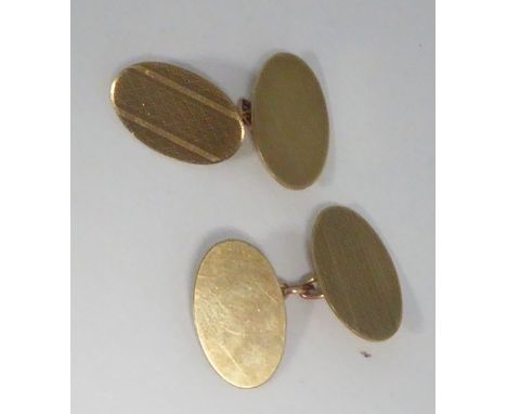 A PAIR OF 9ct GOLD DOUBLE OVAL CUFF LINKS, with engine turned decoration, Birmingham 1955, 7.4gms 