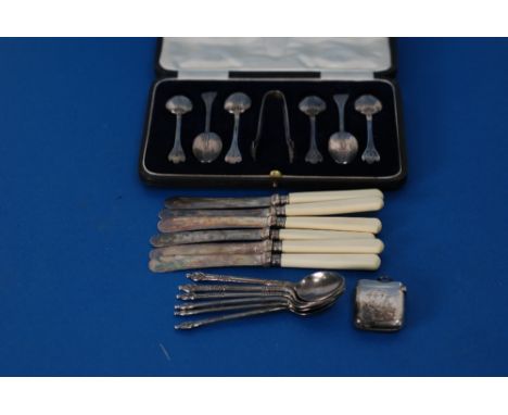 GEORGE V CASED SET OF SIX TEASPOONS AND A PAIR OF SUGAR TONGS by Henry Wilkinson of trefoil form, Sheffield 1917, case matche