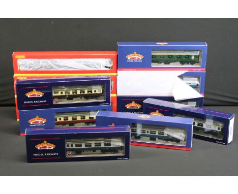 11 Boxed OO gauge items of rolling stock to include 8 x Bachmann and 3 x Hornby featuring Bachmann 39-0330A BR MK2 FK Coach F