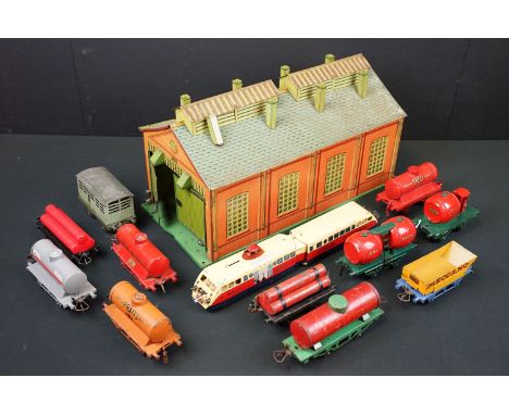 Collection of Hornby O gauge model railway to include ZZK-3 SNCF 2 car railcar, Engine Shed No 2 and 11 x items of rolling st