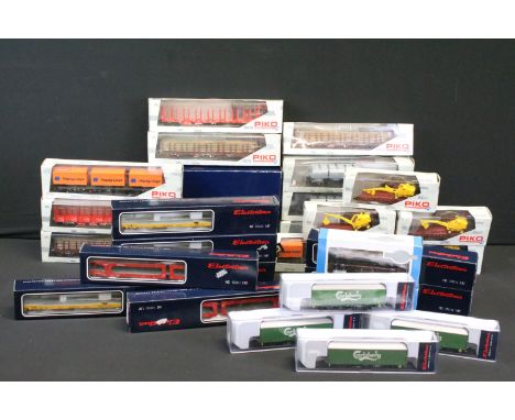 Boxed Liliput HO gauge L350041 Wagenset Brit Rheinarmee Ep III plus 28 x boxed items of HO gauge rolling stock featuring 12 x
