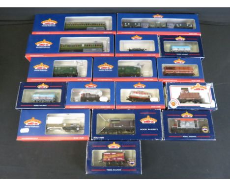 16 Boxed Bachmann OO gauge items of rolling stock to include 39-611, 37-076K, 39-621, 39-525A, 37-2013K1 etc 
