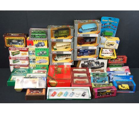 35 Boxed diecast models to include 6 x Vanguards featuring VA33002, VA06200, VA06617, VA01421, VA17004 and VA44000, quantity 