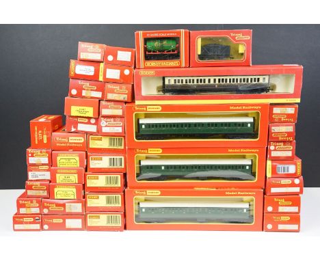 38 Boxed Hornby and Triang OO gauge items of rolling stock to include R4297A SR Maunsell 6 Compartment Brake 4048, R4299B SR 