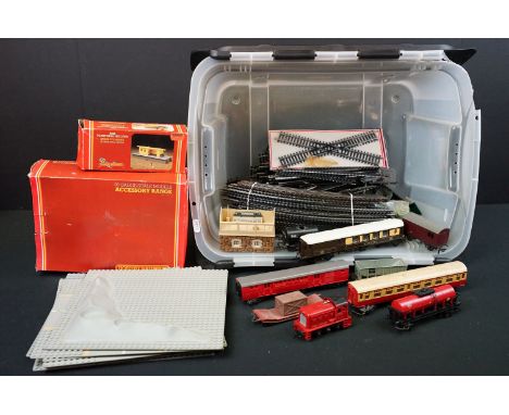 Quantity of OO gauge model railway to include 13 x items of rolling stock featuring Triang and Jouef examples, a Triang Dock 
