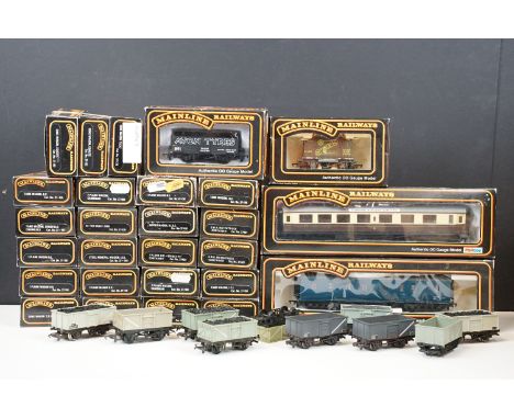 27 Boxed Palitoy Mainline OO gauge items of rolling stock to include 937355 Conflat and B Type Container GWR, 37117 50' Parce
