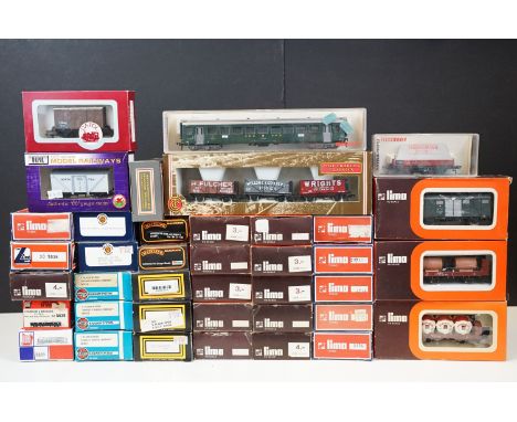 39 Boxed HO / OO gauge items of rolling stock to include 21 x Lima, 3 x Bachmann featuring 33-030 Coal Trader Classics set of