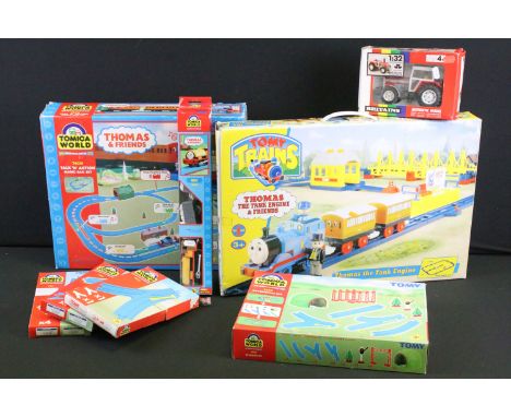 Group of Tomy Thomas &amp; Friends model railway to include Tomica World 7409 Talk n Action Magic Rail Set, Tomy Trains Thoma