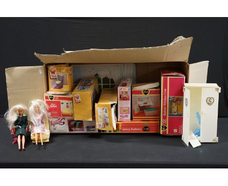 Sindy - Nine boxed Pedigree Sindy items to include Action Kitchen Unit, Washbasin, Settee, Camping Scene, Bath, Scooter, Writ