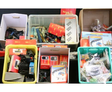 Large collection of OO / HO gauge model railway accessories to include boxed, carded, bagged and unboxed items featuring boxe