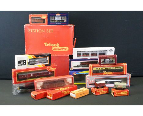 17 Boxed OO / HO gauge items of rolling stock to include Athern, Triang, Bachmann, Lima, Hornby Bemo etc plus a boxed Triang 