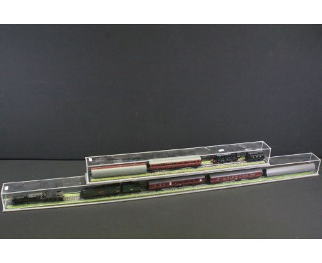 Group of OO gauge model railway to include 3 x locomotives (Hornby Combe Martin, Hornby Pines Express and Bachmann 3001 2-6-0