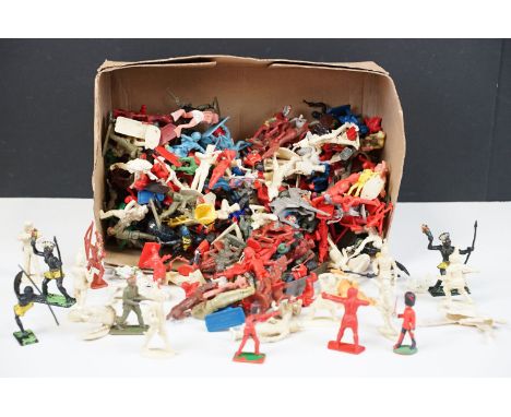 Quantity of plastic figures to include examples from Crescent Toys, Lone Star, etc, featuring mainly Wild West and soldier fi