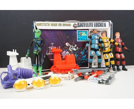 Mattel Man In Space Satellite Locker with 4 x figures (Callisto, Major Matt Mason, Jeff Long and Sgt Storm) and accessories, 