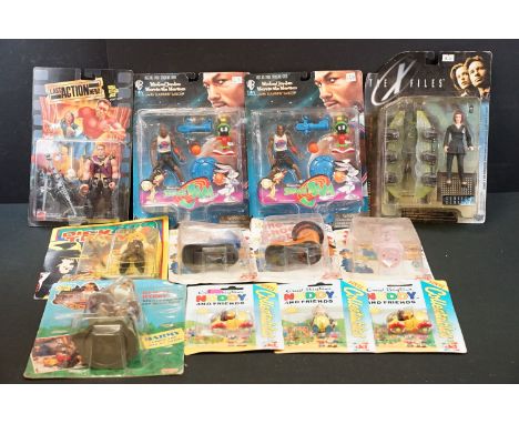 TV Related - 12 Carded TV Related figures to include Galoob Harry And The Hendersons Humble Harry, Playmates Dick Tracy Coppe