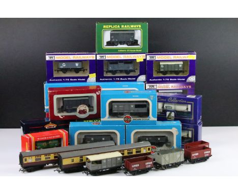 17 Boxed OO gauge items of rolling stock to include 7 x Dapol, 4 x Airfix, 2 x Replica Railways, 2 x Lima, 1 x Hornby and 1 x