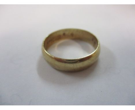 A 9ct gold ring, 3g