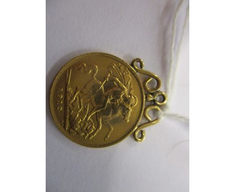 A George V gold half-sovereign 1912 with an attached pendant ring