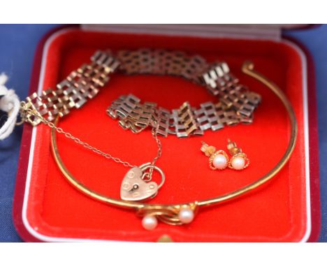 A 9ct. rose, white and yellow gold gate link bracelet, with heart-shaped clasp, 6.2grms; together with a pair of pearl and ye