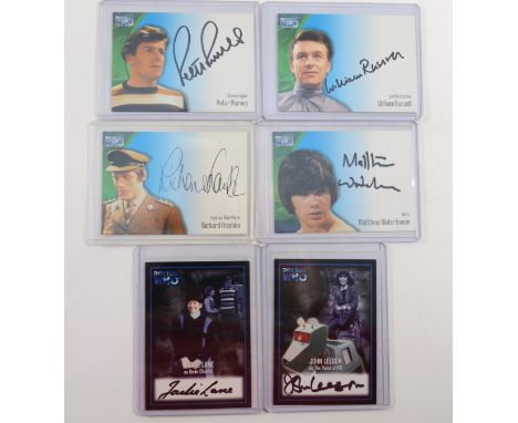 A mixed collection of 6x autograph cards to include signatures from Doctor Who, Harry Potter, and Army of DarknessSold on beh