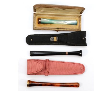 A 9ct rose gold and mottled resin cigarette holder, London 1914, 7.5cm, cased by Abdulla & Co. Ltd, 168 New Bond Street, toge