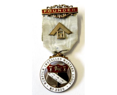 Silver gilt and enamel founder's badge for Norfolk installed Master's Lodge No 3905