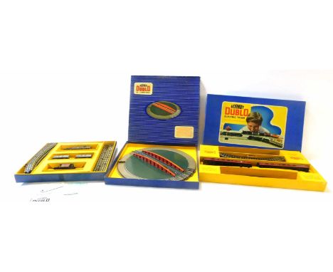 Boxed set of Hornby Dublo electric train set cable railway, with instruction leaflet, together with a Hornby Dublo turntable 