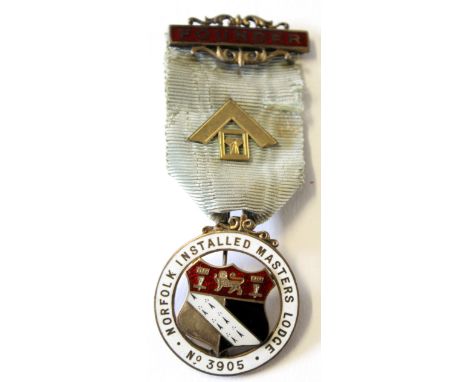 Silver gilt and enamel badge for Norfolk installed Master's Lodge No 3905