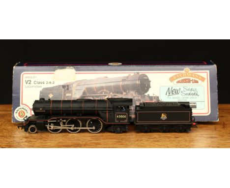 Bachmann Branch-Line OO Gauge 31-551 Gresley Class V2 B.R. "Green Arrow" 2-6-2 locomotive and six wheel tender, B.R. black li