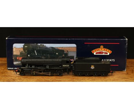 Bachmann Branch-Line OO Gauge 32-258 WD Austerity 2-8-0 locomotive and eight wheel tender, B.R. black livery, No.90423, boxed