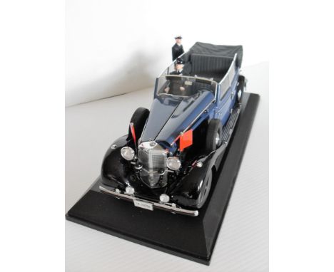 A Minichamps Showcase Mercedes 770 K 1938 cabriolet, blue, model car 1:18 in perspex display case, boxed 