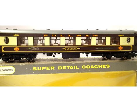 Wrenn Pullman car, Cygnus, Fleche D'or and Golden Arrow plates fitted to sides (one missing). P&P Group 1 (£14+VAT for the fi