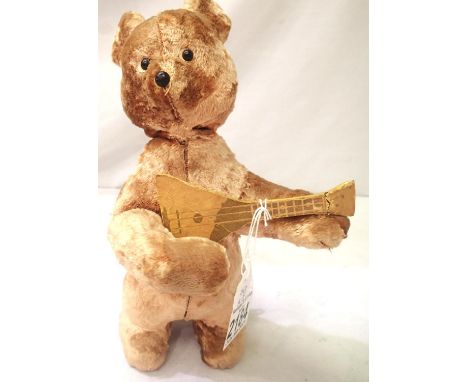 Clockwork teddy bear with mandolin, strumming arm and rocking head, working, fixed key. P&P Group 1 (£14+VAT for the first lo