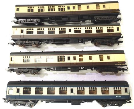 Four Lima unboxed coaches, BR chocolate/cream, x3, blue/grey x1. P&amp;P Group 2 (£18+VAT for the first lot and £3+VAT for su