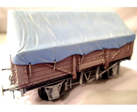 O gauge Skytrex China Clay wagon, with cover, unboxed. P&amp;P Group 1 (£14+VAT for the first lot and £1+VAT for subsequent l
