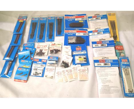 Selection of Peco points, track etc, N gauge includes points x7, track x4, smart frog PL5 130 x4, joiners, buffers etc. P&P G