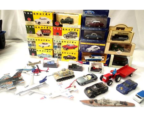 Eighteen boxed diecast vehicles including Vanguards, Corgi, Oxford etc. and unboxed playworn examples. P&P Group 3 (£25+VAT f