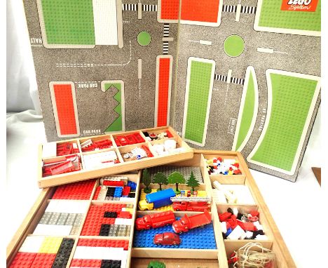 Lego set box with inner compartments, full of Lego blocks, windows, lighting bricks, trees, five Lego vehicles, VW Beetle, fi