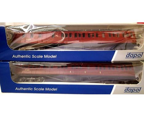 Two Dapol Stanier coaches 4P01001 and 4P010002 comp and brake, carmine red, boxed. P&P Group 1 (£14+VAT for the first lot and