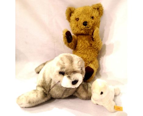 Chad Valley teddy with working growler Steiff seal Knopf Im Ohr, H: 15 cm, and another seal of unknown make, H: 35 cm. P&amp;