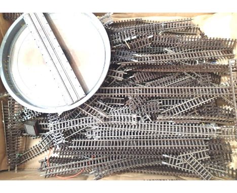 Over 100 pieces of N gauge set track pieces, including Peco and turntable etc. P&P Group 1 (£14+VAT for the first lot and £1+