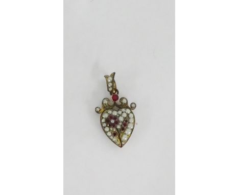 Seed pearl and ruby set heart shaped pendant, approx 2.5cm long 
