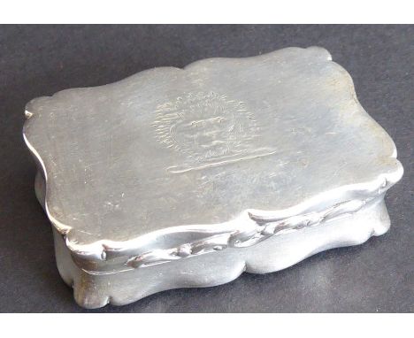 A heavy silver snuff box;&nbsp; full length vesta rasp to the underside, engraved armorial to the lid, assayed Birmingham 190