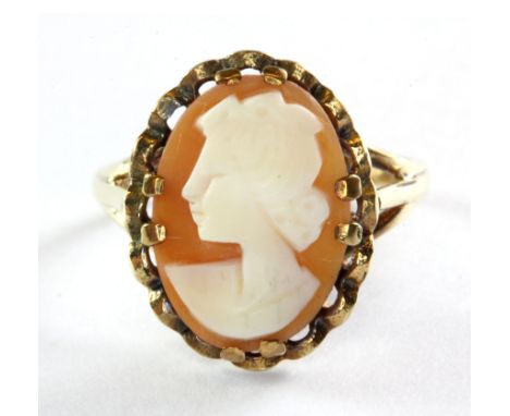 A 9ct yellow gold cameo ring, (L.5).