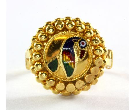 A 22ct yellow gold parrot enamelled adjustable ring, (I). Approx. 4.4g