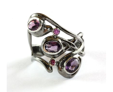A Hana Maae designer 925 silver ring set with amethyst and pink tourmalines, (P.5).