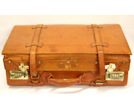 A vintage leather case, 46 x 26 x 16cm.