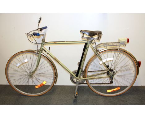 A vintage Raleigh gent's bicycle.